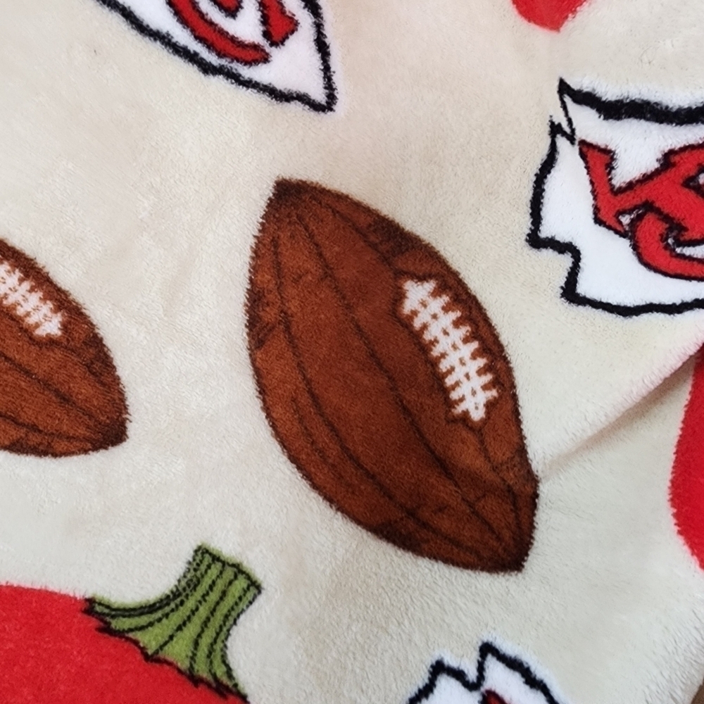Taylor Swift's Boyfriend Kansas City Chiefs Halloween Blanket 60x80 - Picture 4 of 4
